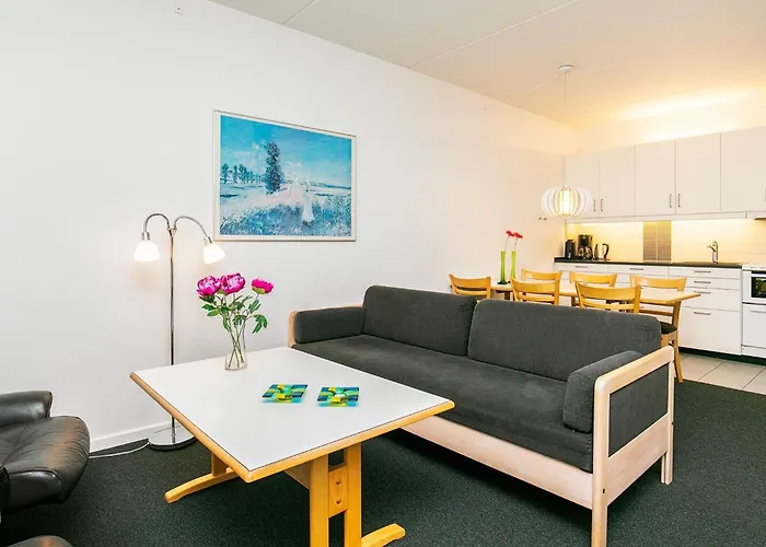 6 Person On A In Διαμέρισμα